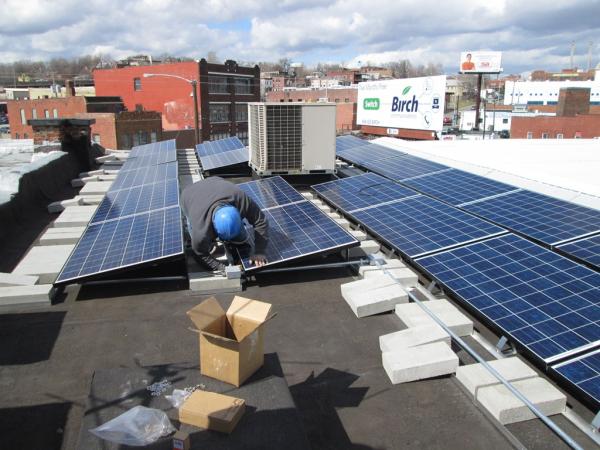 SunSource installs solar panels at vegan restaurant, Café Gratitude 